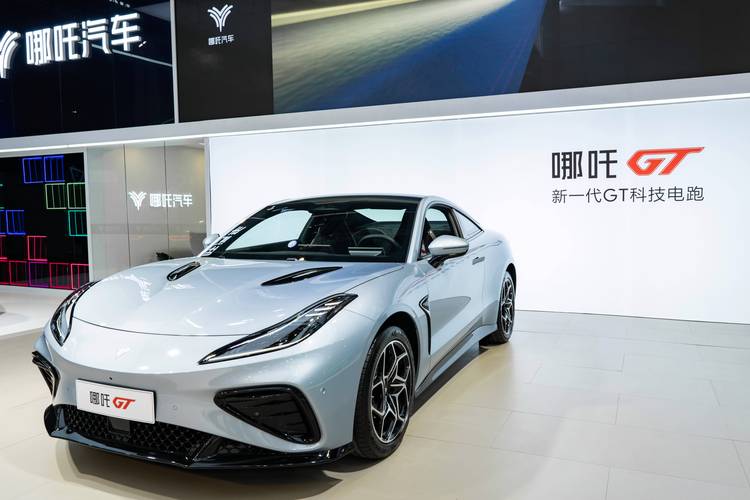 东莞318哪吒汽车在智能汽车领域的表现，领途汽车在新能源汽车市场中的影响力